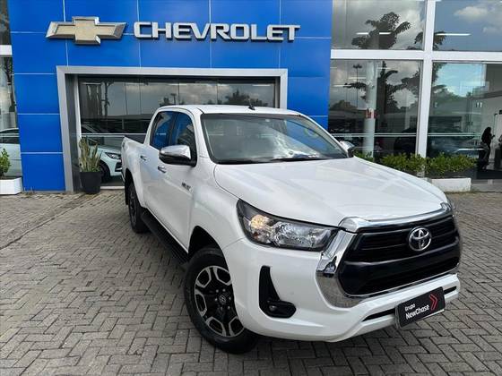TOYOTA HILUX 2.8 D-4D TURBO DIESEL CD SRV 4X4 AUTOMÁTICO TOYOTA HILUX 2.8 D-4D TURBO DIESEL CD SRV 4X4 AUTOMÁTICO